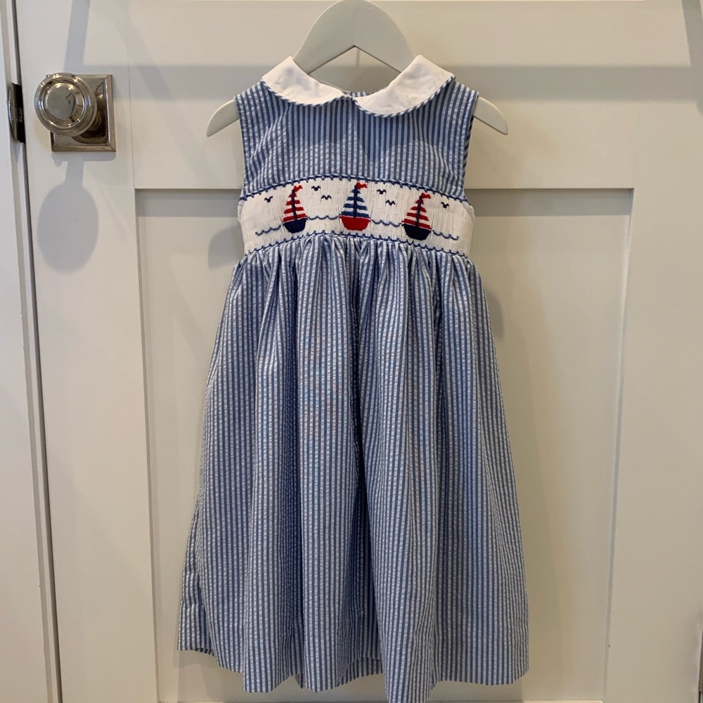 Smocked boats Simi dress sz 4t blue seersucker. Peter Pan collar Worn twice!